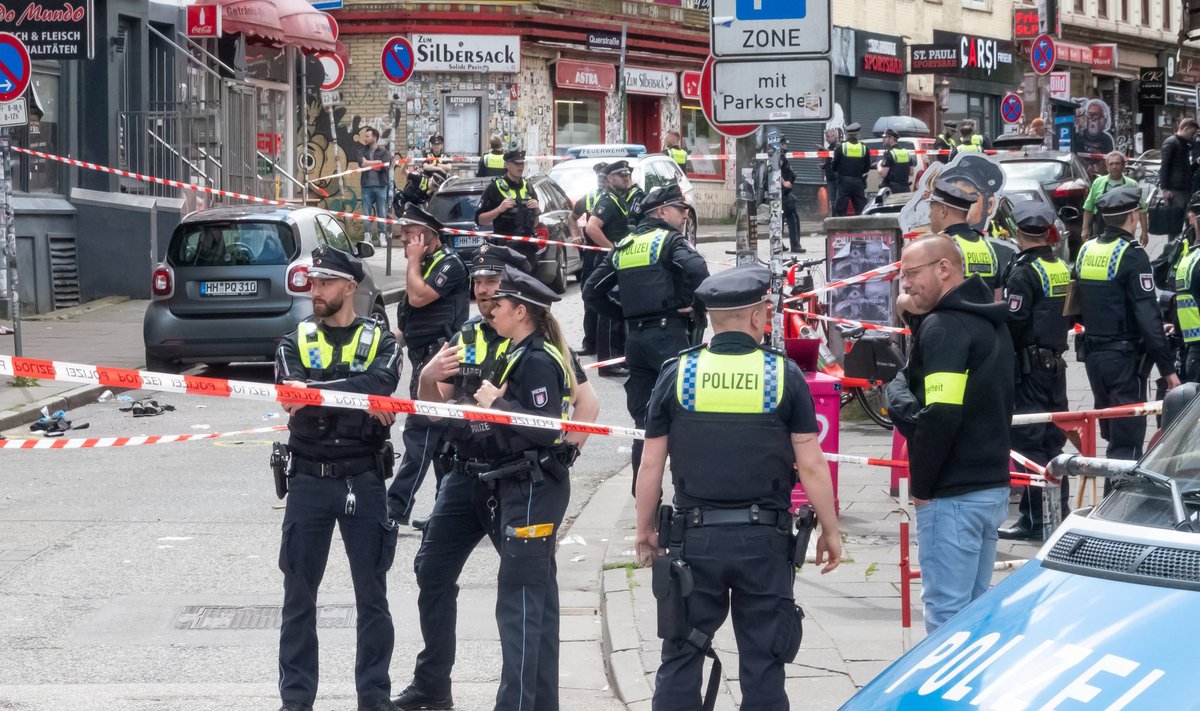 Hamburgi politsei tulistas relvastatud meest.