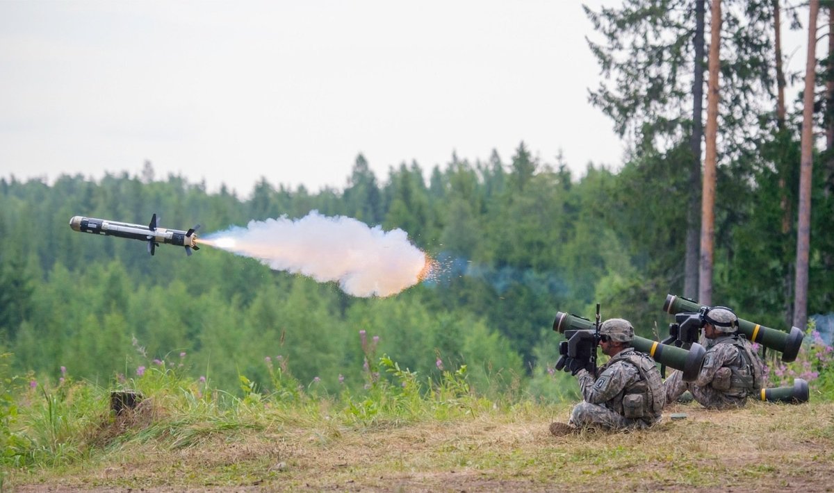 Tankitõrje raketisüsteemi Javelin soetamiseks sõlmis Eesti USA-ga lepingu 2014. aastal. See oli üks oluline samm kaitseväe kaitsevõime arendamiseks.