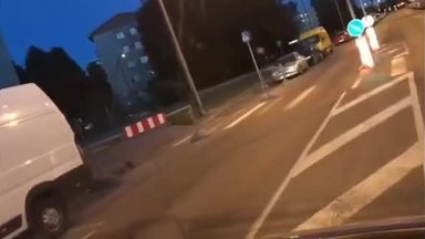 NUNNUVIDEO | Siil näitab Eesti politsei valvsa pilgu all ette, kuidas sõiduteed ületama peaks