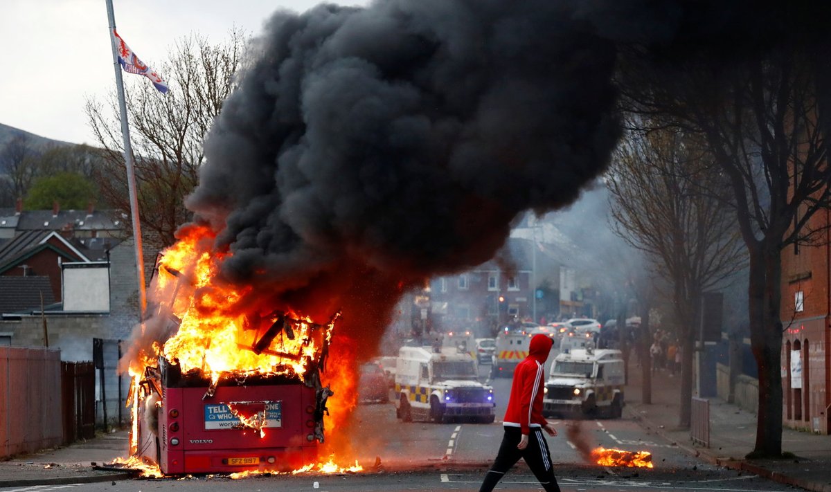 Kolmapäeval Belfastis põlema süüdatud buss