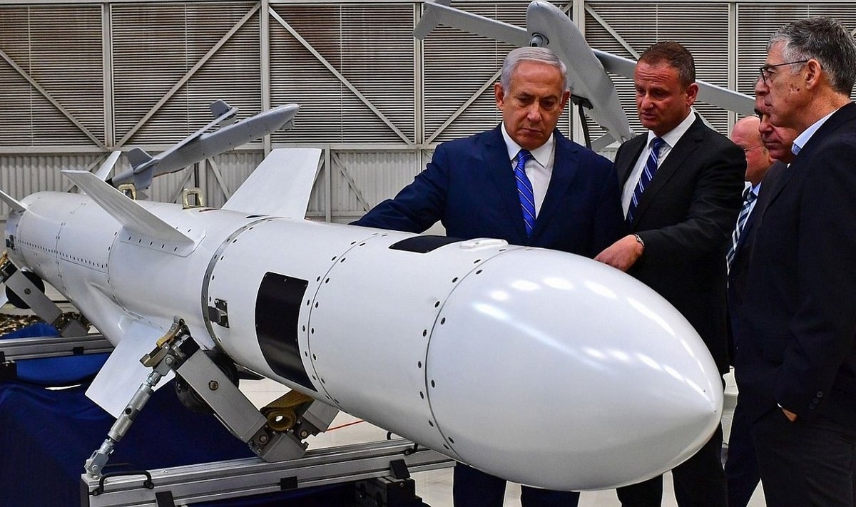 Iisraeli peaminister Benjamin Netanyahu tutvumas Blue Speari laevatõrjeraketiga