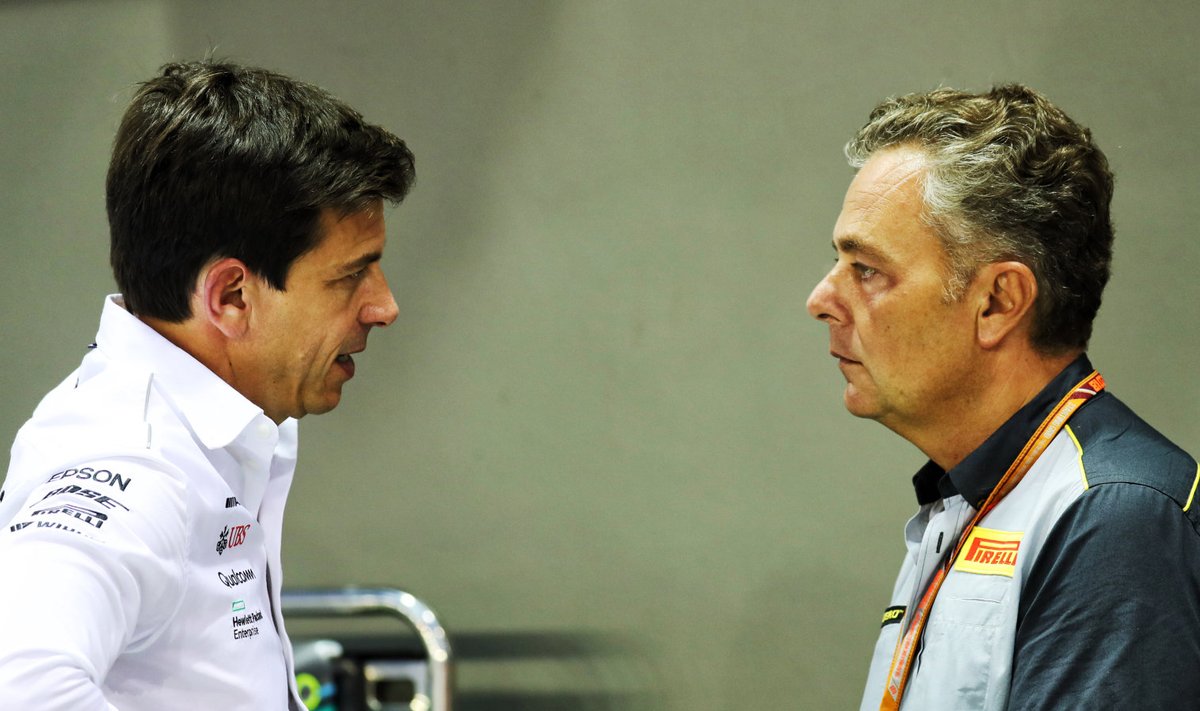 Mercedese F1-tiimi pealik Toto Wolff (vasakult) ja Mario Isola