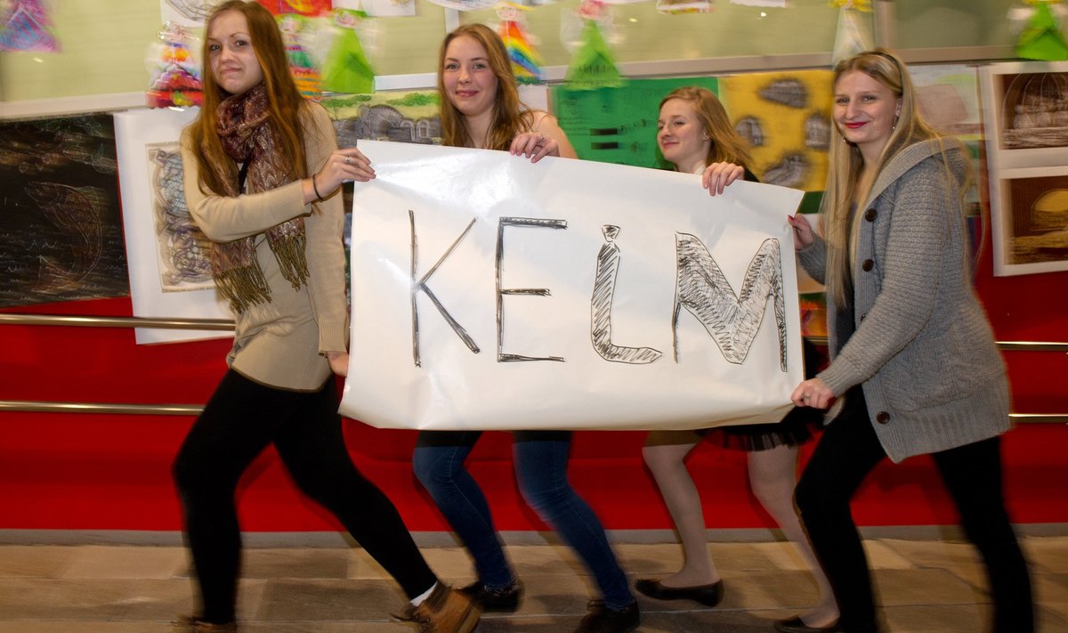 Õpilasfirmat Kelm veab neli 21.kooli õpilast. Pildil vasakult:Kristiina Taukul, Elina Peekmann,Liisa Aavik ja Merilyn Renser.