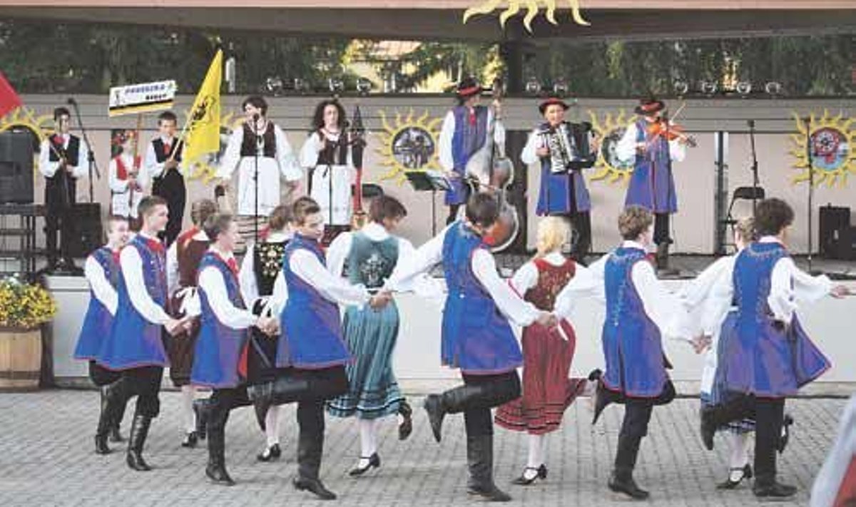 Festival toob igal suvel Võrumaale mitusada tantsijat nii Eestist kui ka mujalt maailmast. Foto: Võru Foto