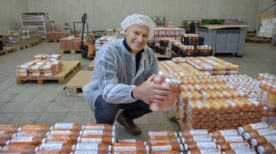 „Kadarbiku porgandimahl ongi rahva seas kõige enam tuntud toode,“ selgitab Veiko Pak Ääsmäe tootmiskeskuses.