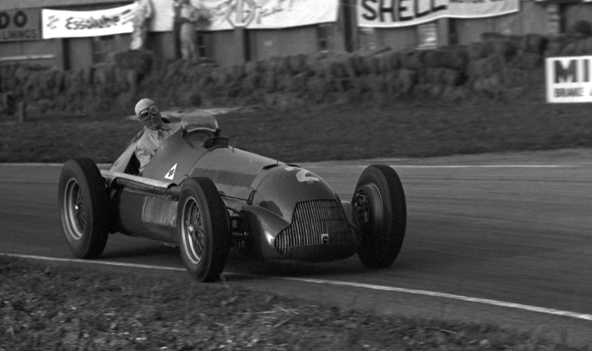 Giuseppe Farina suutis säärase autoga saavutada keskmise kiiruse 146,3 km/h.