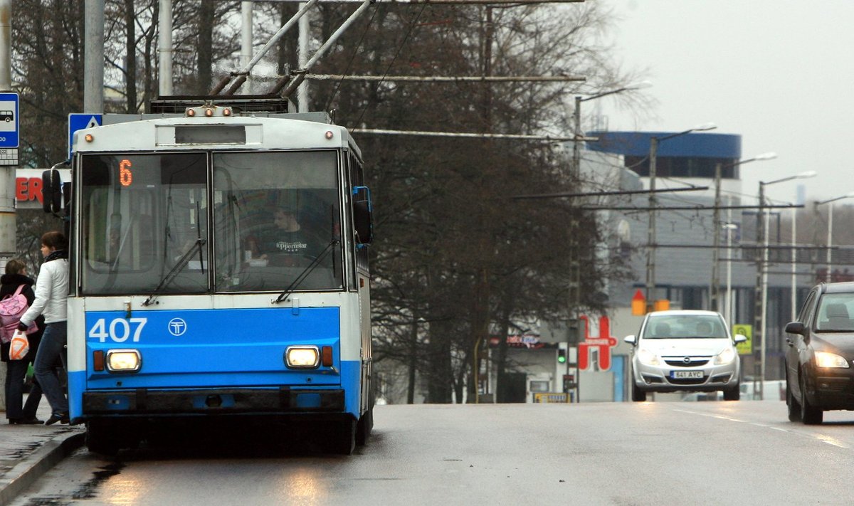 На данный момент пять бывших маршрутов троллейбусов заменены автобусами.