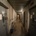 В Тартуской тюрьме заключенный ударил головой служащего тюрьмы