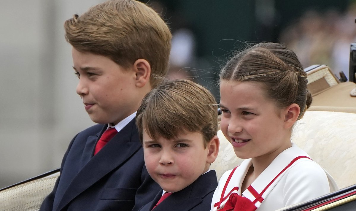 Prints George, prints Louis ja printsess Charlotte suvisel Trooping The Colours paraadil.