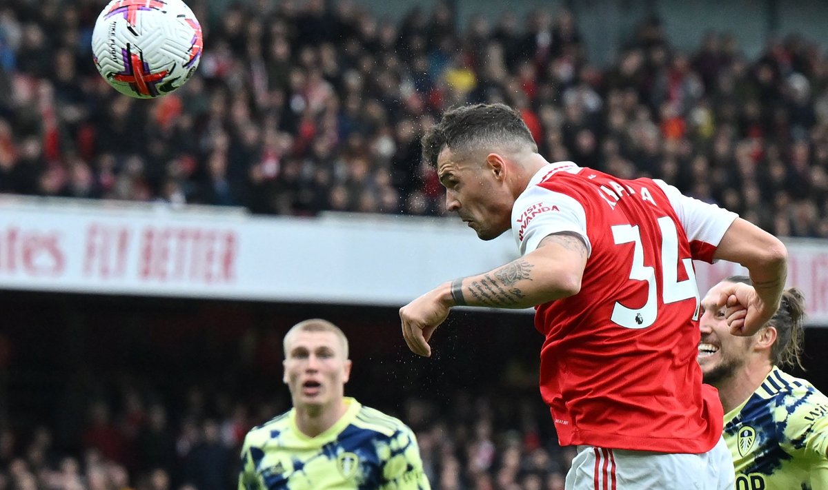Šveitsist pärit Arsenali keskväljamängija Granit Xhaka lööb 1. aprillil Londonis oma neljanda värava Inglismaa esiliiga mängus Arsenali ja Leeds Unitedi vahel.