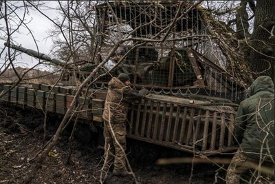FPV-дроны используют обе стороны, и украинским танкистам тоже приходится строить защиту от них