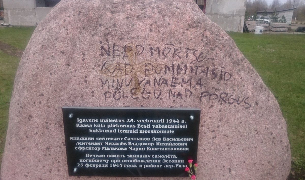 Mälestustahvliga kivi avati Tatevosjani hoovis 9. mail ja on nüüdseks kaks korda tunda saanud vandaalitsemist.