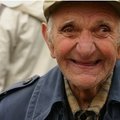 Rõõmsameelsed vanurid elavad süngetest vähem