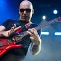 Kitarrivirtuoos Joe Satriani esineb täna Rock Cafés, erikülalisena astub üles bluusikitarrist Dan Patlansky!