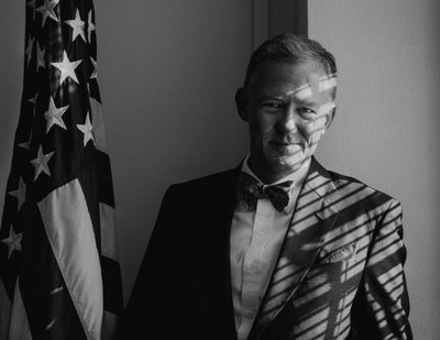 Tähed ja triibud. USA suursaadiku George P. Kenti portree.