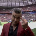 VIDEO | Robbie Williams šokeeris jalkafänne, kui MM-i avatseremoonia ajal kaamera ees keskmist sõrme viibutas