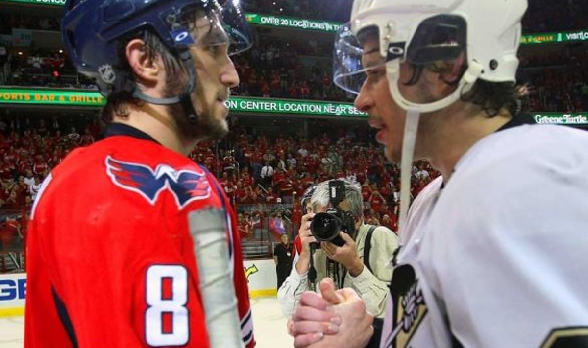 Hammas hamba vastu: Kanada ja Vene meedia on juba tublisti pinget üles kütnud, et NHLi jääl säravate staaride  Aleksandr Ovetšikni ja Sidney Crosby vastasseisust ka olümpiajääl saaks tõeline võitlusväli. (Afp)