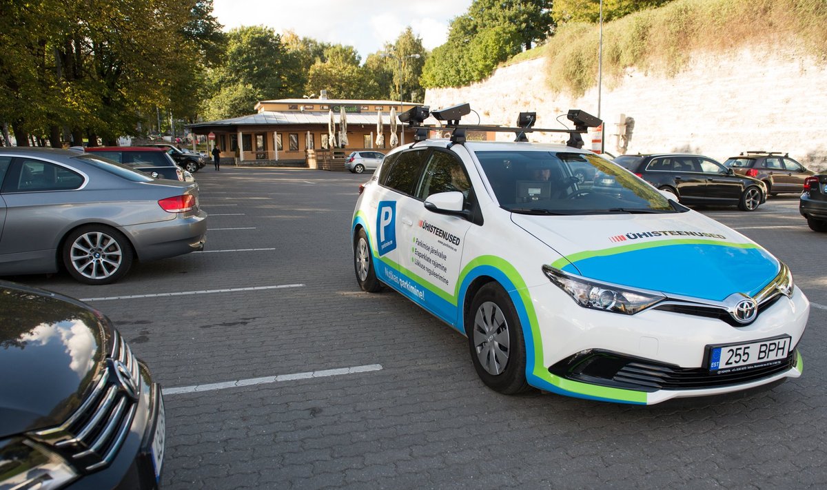 AS-i Ühisteenused parkimist kontrolliv auto on Eestis esimene omataoline.