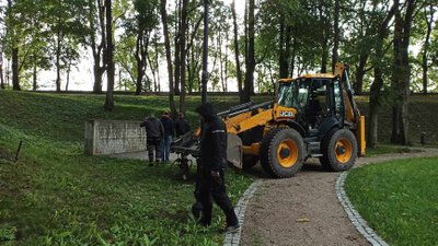 В 9 часов 19.09.23 начался демонтаж памятника