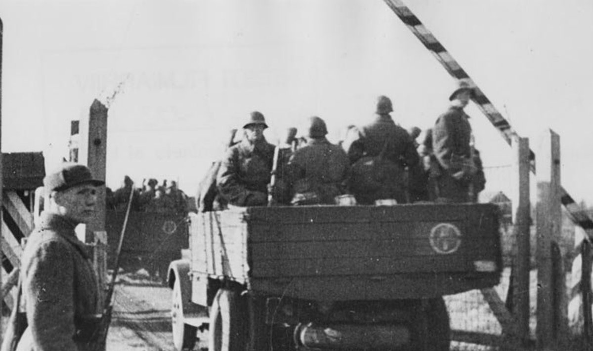 Foto oktoobrist 1939, kui Nõukogude väed sisenevad Eestisse, et asuda oma sõjaväebaasidesse. 