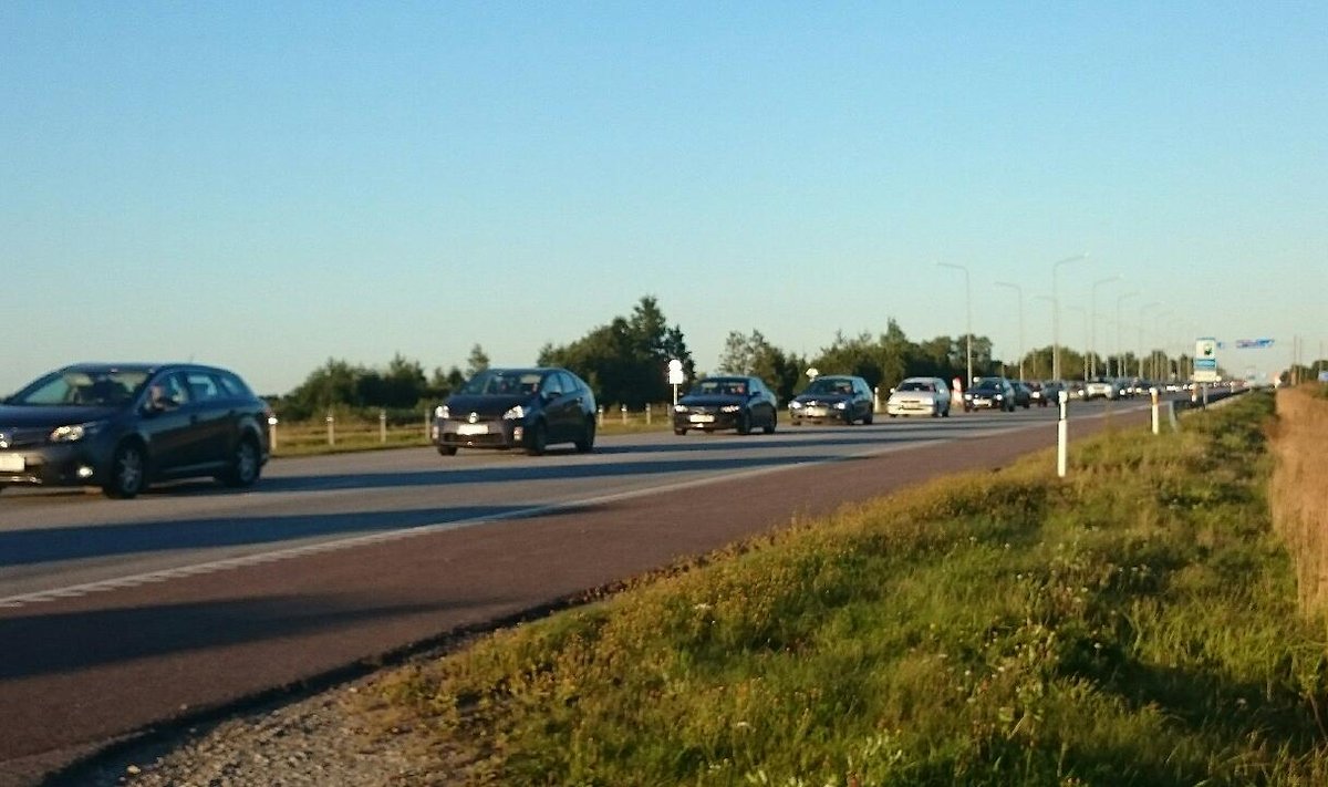Õnnetus Narva maanteel