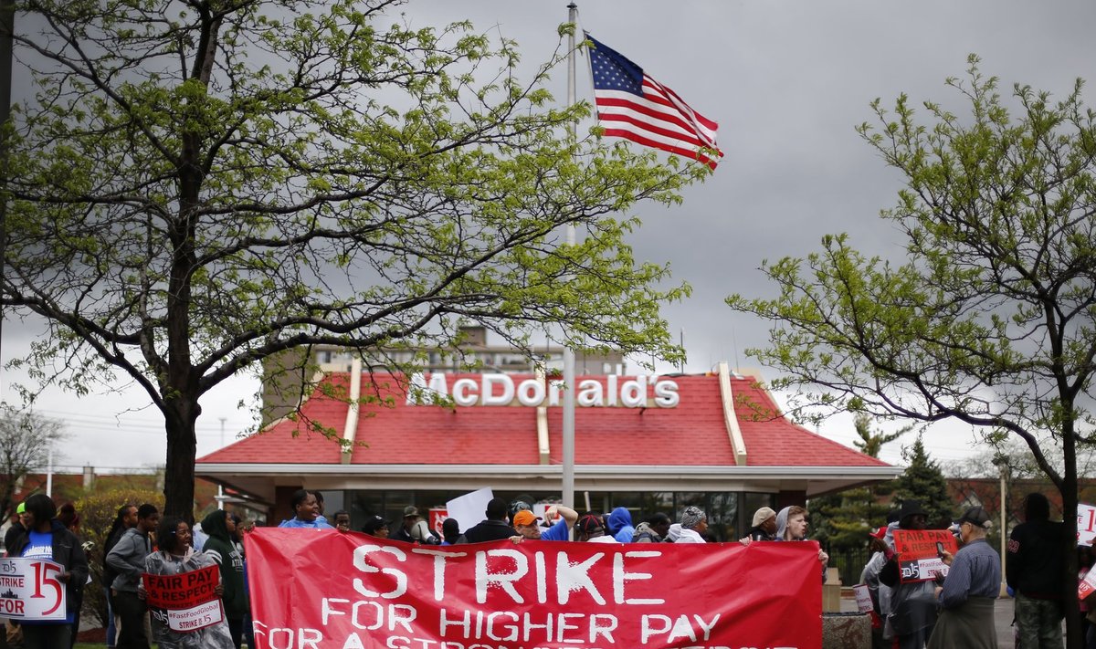 McDonald'si töötajad kõrgemat palka nõudmas.