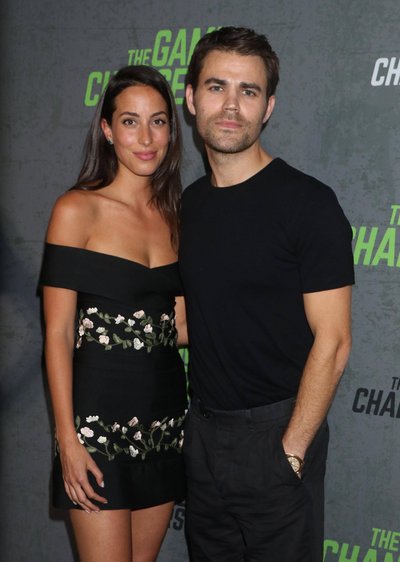 Ines de Ramon abikaasa Paul Wesley`ga 2019. aastal filmi esilinastusel.