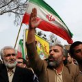 Meeleavaldajad heiskasid Teheranis Briti saatkonnas Iraani lipu