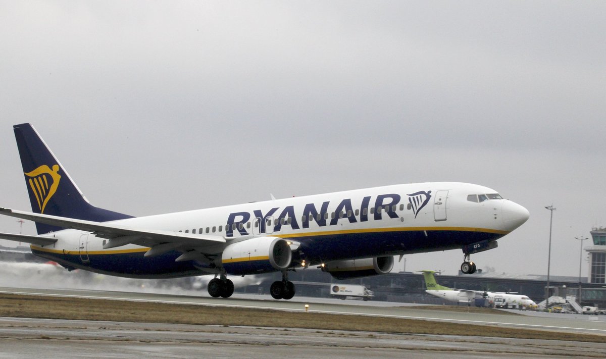 Ryanairi lennuk Riia lennujaamas.