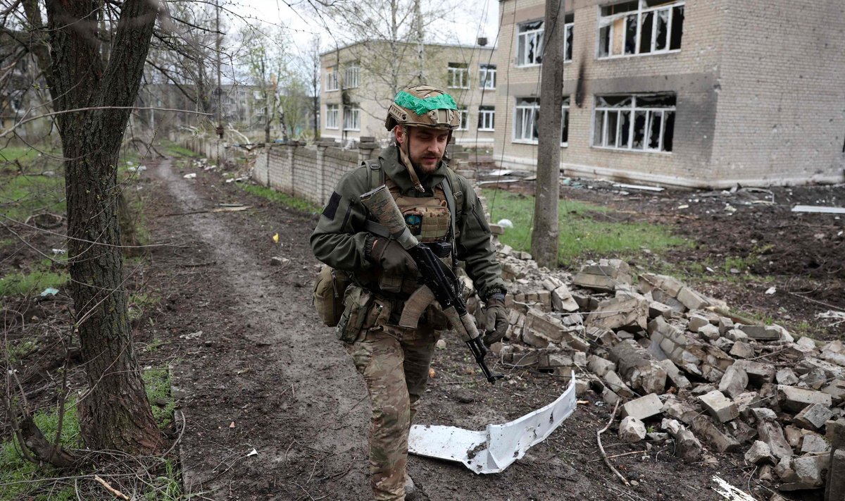 AEG TAANDUDA: Ukraina sõdurid on võtnud Bahmuti kaitstes seda ründavatest Vene vägedest viimase.