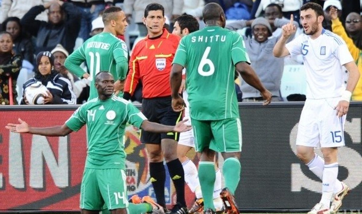 Jalgpalli MM, Nigeeria-Kreeka vastasseis, nigeerlane on saanud punase kaardi