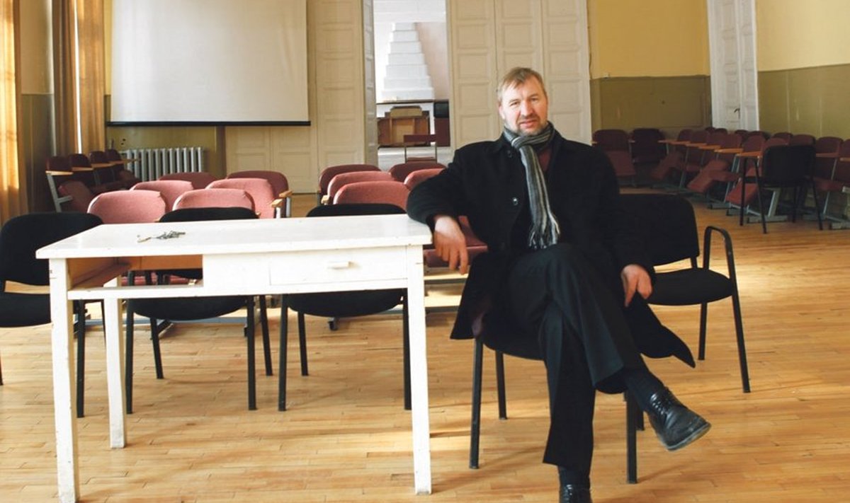 Tallinna Konstantin Pätsi vabaõhukooli direktor Mait Tõitoja võib oluliselt    kergemini hingata. Tema kool on lubatud alles jätta ning kaks aastat oodatud renoveerimisega kavatsetakse tõesti alustada.