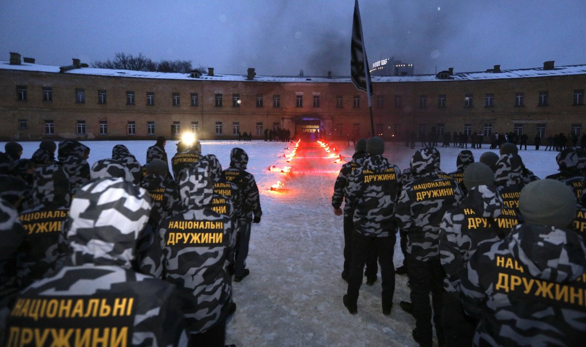 Sajad marurahvuslikud omakaitseväelased andsid jaanuari lõpus Kiievi kesklinnas vana kindluse juures truudusvande.