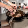 Kaval köögihäkk: kuidas pannile jäänud kuumast rasvast kiiresti lahti saada