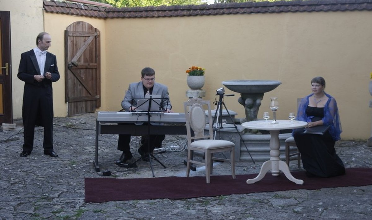 Esimesel kontserdil esinesid Raul Vester, Vladimir Karjalainen ja Piret Vester. Foto: erakogu