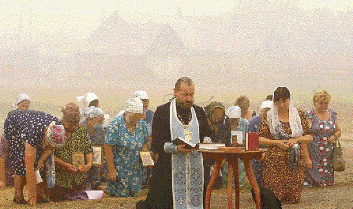 Ligi 250 kilomeetrit Moskvast asuva Kriuša küla rahvas palub jumalalt vihma, mis peataks tule.