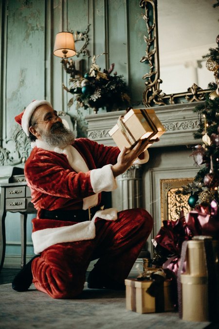 Образ Санта-Клауса как седобородого старика в красной одежде появился до знаменитой рекламной кампании Coca-Cola