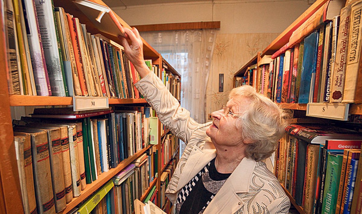 Lea Saaremäe on Võõpsu raamatukogu juhatanud 54 aastat.
