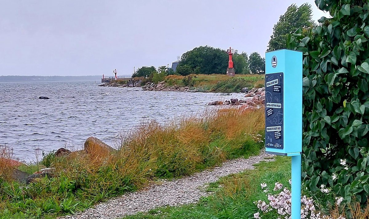 В прибрежных зонах Таллинна установлены мини-контейнеры для окурков