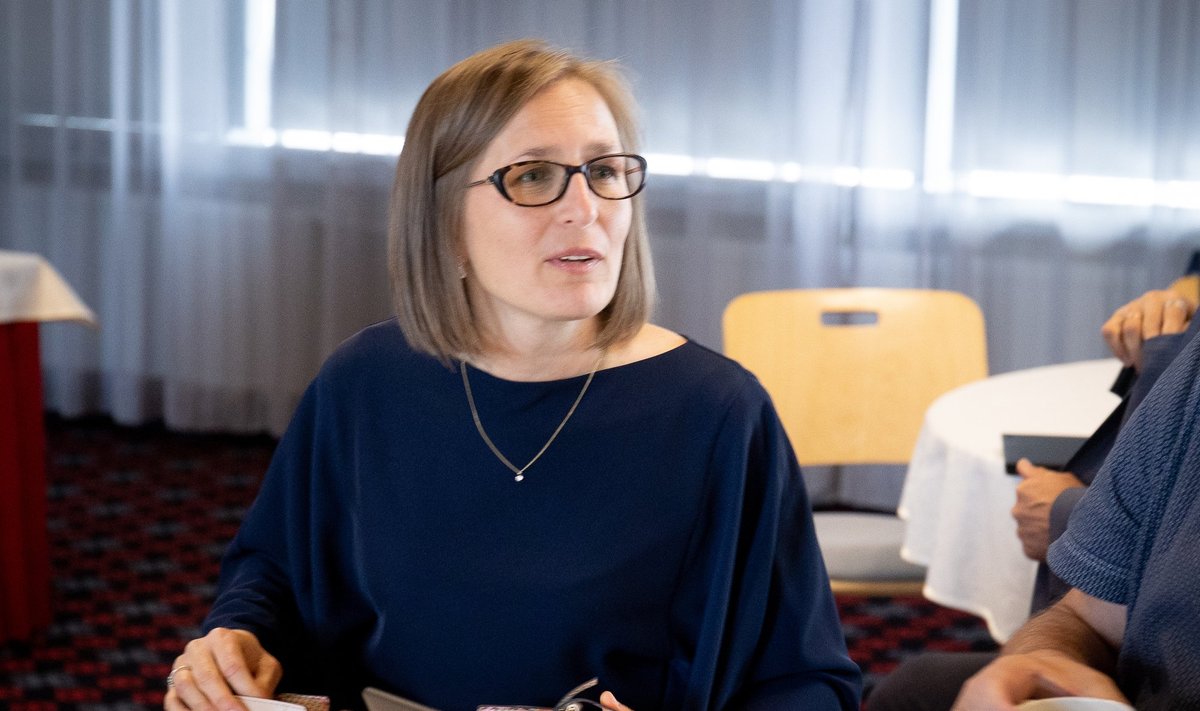 ЛЕА ДАНИЛСОН-ЯРГ: „Государство не должно брать на себя обязательства родителя по содержанию ребенка только потому, что на воспитание ребенка выплачивается пособие, но должно делать это тогда, когда это оправданно и необходимо“.