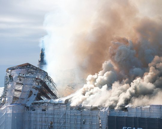 VIDEO JA FOTOD | Kopenhaagenis põleb 400-aastase ajalooga börsihoone. „See on meie Notre-Dame“