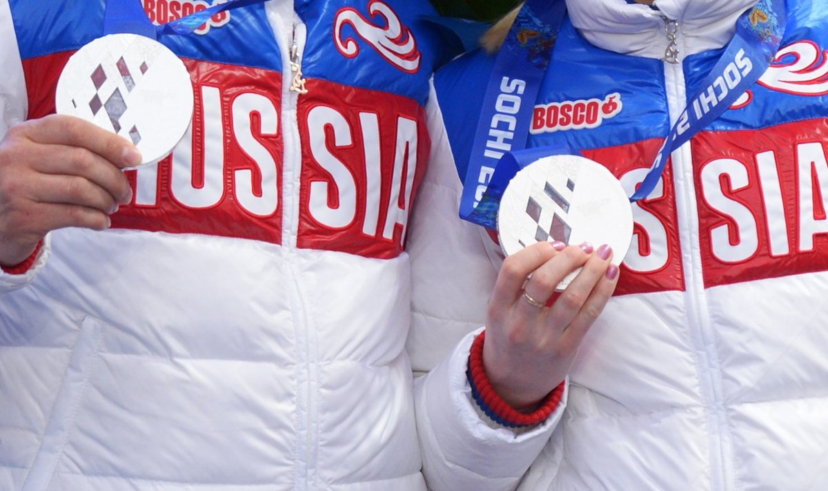 Venemaa sportlased medalitega. Pilt on illustreeriv.