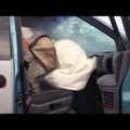 VIDEO: Hoiatus! Vaata, mis võib juhtuda, kui beebi on autos esiistmel