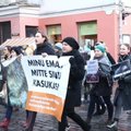 VIDEO ja FOTOD | Loomakaitsjad marssisid Tallinnas, et nõuda karusloomafarmide keelamist