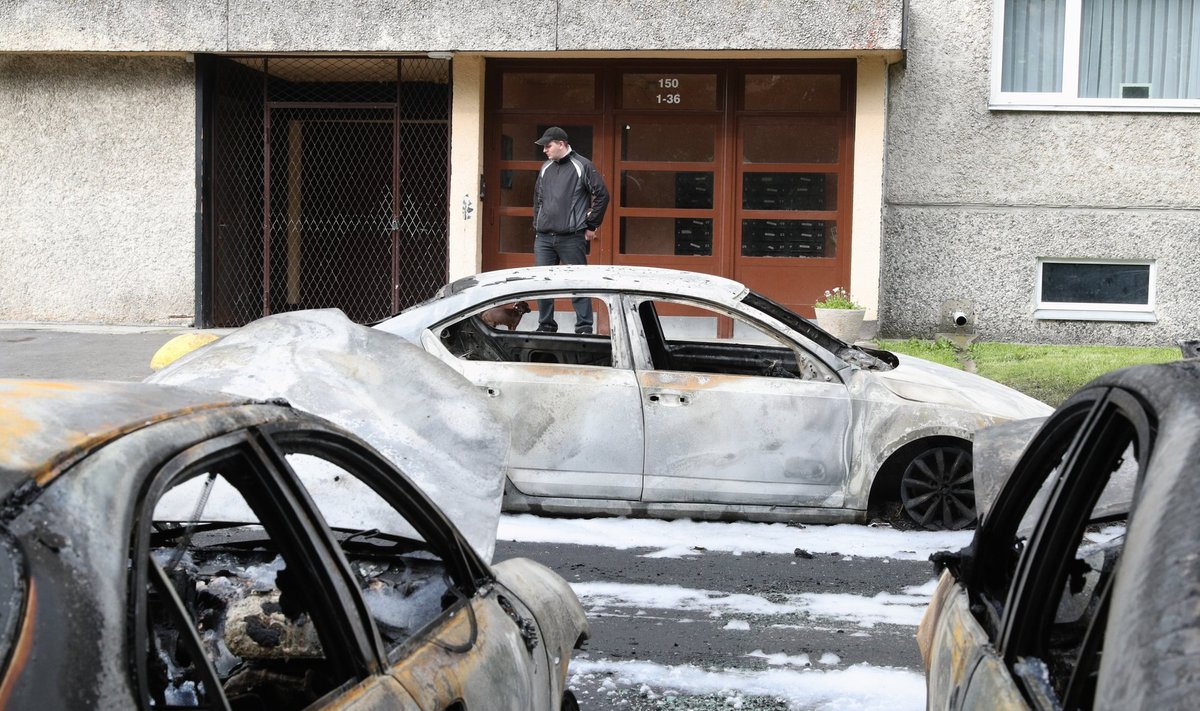 Maja ette pargitud Škodast sai suur põleng alguse.