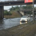 LUGEJA VIDEOD | Suur vihm jõudis Tallinnasse! Järvevana teel uputab, võimalusel valige teine tee