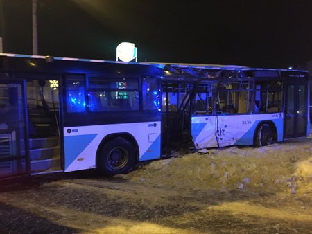 Veoauto ja liinibussi kokkupõrge Tallinnas Lasnamäel Punasel tänaval