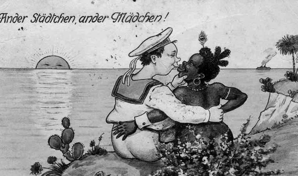 Ühelt Saksa postkaardilt võib lugeda. „Teine linn, teine tüdruk! Need postkaardid räägivad rohkem autori koloniaalsetest fantaasiatest kui naistest.