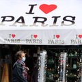 Франция вводит комендантский час в Париже и других городах