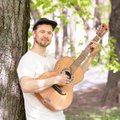 Folkmuusik Jalmar Vabarna otsib assistenti: töökohustuste hulgas on nii kergemaid kui raskemaid pähkleid